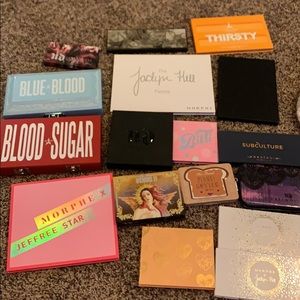 Lot of eyeshadow palettes